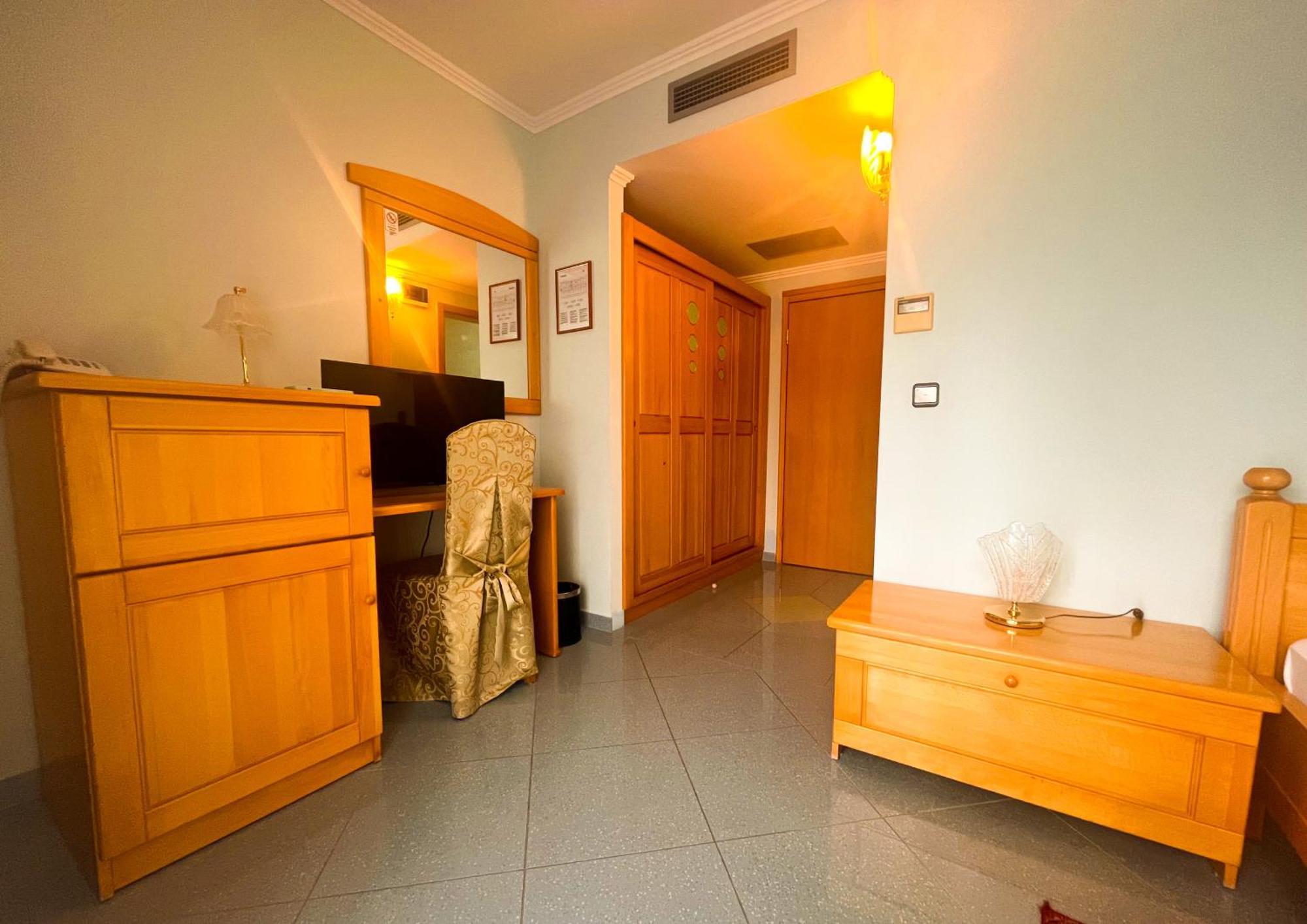 Hotel Miramare Vodice Quarto foto